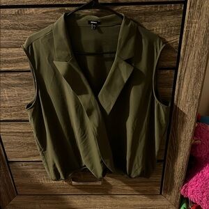 Forever 21 Green Asymmetrical Sleeveless Blouse